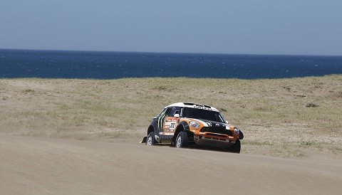 Rally Dakar: Piloto peruano Eduardo Heinrich abandonó la competencia