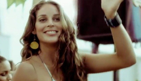 Video: Rafaella Camet protagoniza comercial de bebida gaseosa
