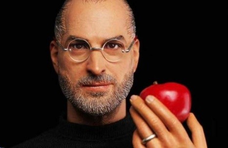 Apple habría exigido a compañía desistir en idea de vender muñeco de Steve Jobs