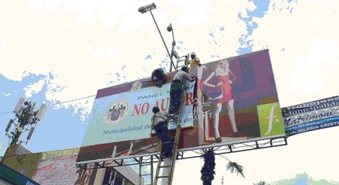 Erradican paneles publicitarios colocados irregularmente en San Juan de Miraflores