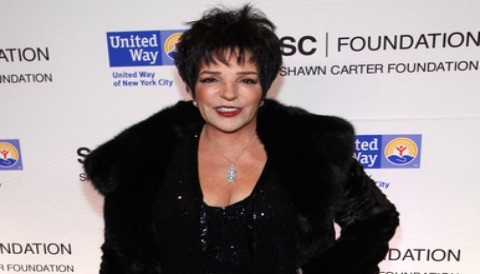 Liza Minnelli regala un biberón de oro macizo a la hija de Beyoncé