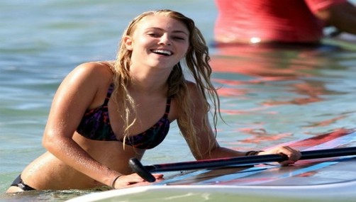 AnnaSophia Robb de vacaciones en Hawaii