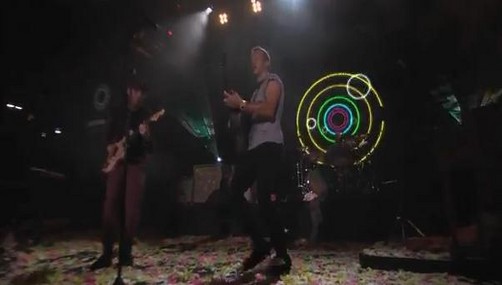 Coldplay canta 'Charlie Brown' nuevo single en vivo (video)