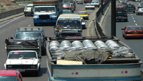 Multarán a vehículos que tengan luces apagadas en carreteras