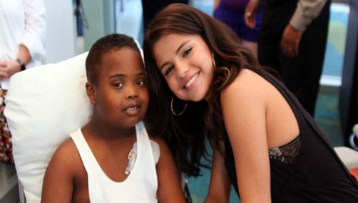 Selena Gómez visita 'Children's Healthcare'