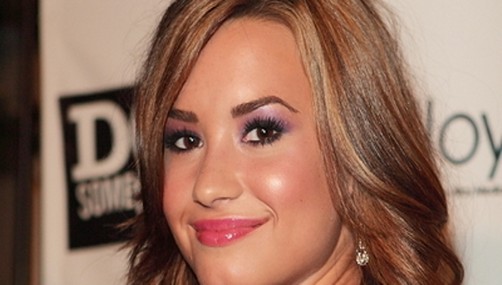 Demi Lovato deja 'loquitos' a sus fans en Twitter