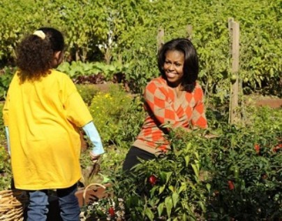 Michelle Obama hizo de jardinera en la Casa Blanca