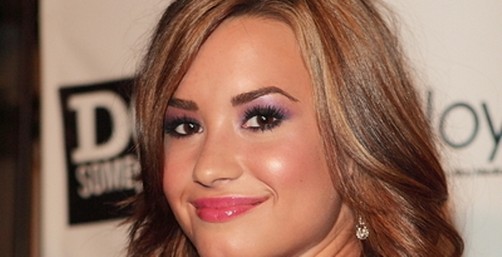 Demi Lovato apoya cruzada contra el cáncer
