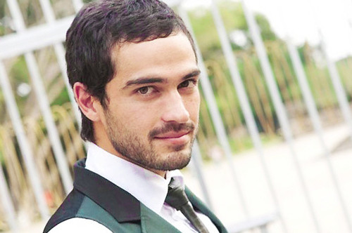 Alfonso Herrera causa alboroto en Brasil