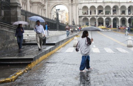Arequipa: intensas lluvias dejan una veintena de viviendas inundadas