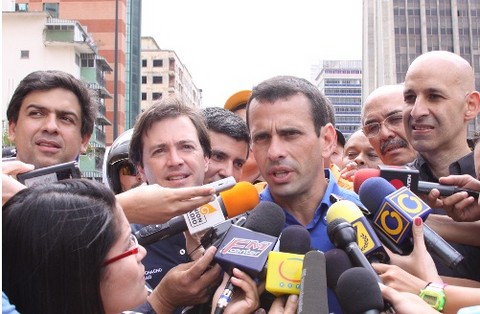 Venezuela: Precandidato Henrique Capriles recorre Caracas en caravana