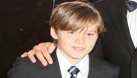 El hijo mayor de David Beckham, atraído por las chicas