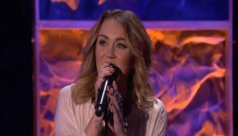 Miley Cyrus interpreta éxito de Bob Dylan en 'The Ellen DeGeneres Show' (Video)