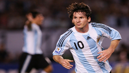 Messi intentará hoy resucitar a Argentina ante Colombia