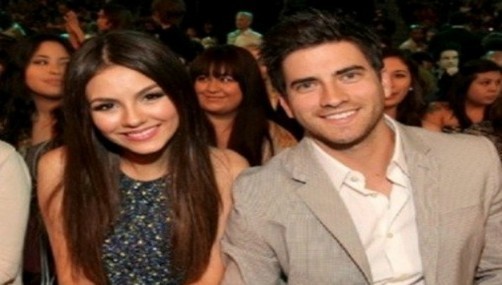 Victoria Justice se besa con Ryan Rottman