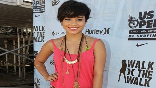 Vanessa Hudgens en el 'Hurley Walk the Walk 2011'