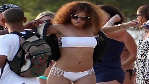 Rihanna se deja ver en bikini en Barbados