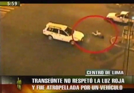 Centro de Lima: Vehículo atropella a mujer que no respetó la luz roja
