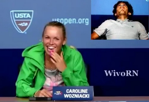 Wozniacki imita los calambres de Rafael Nadal