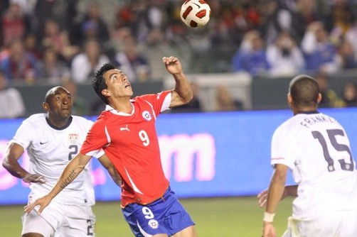 Esteban Paredes no jugará ante Argentina por lesión