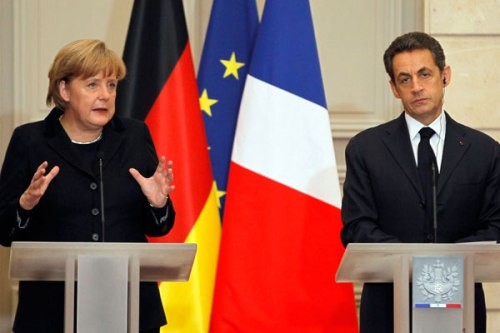 Francia y Alemania impulsan un acuerdo para salvar la Eurozona