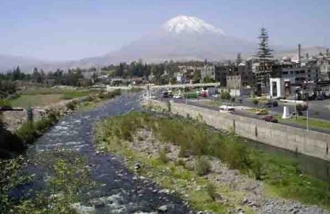 Arequipa: caudal del río Chili creció casi el doble por intensas lluvias