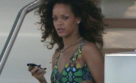 Rihanna se pasa al rubio platino Rihanna se pasa al rubio platino