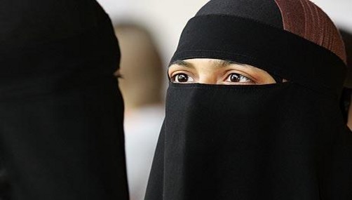 Francia: Prohiben burkini en piscinas públicas