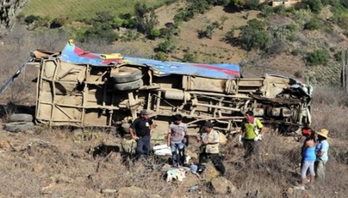 Apurímac: Dos muertos y 47 heridos deja volcadura de ómnibus