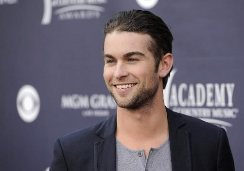 Chace Crawford a besos con Kaylee Defer