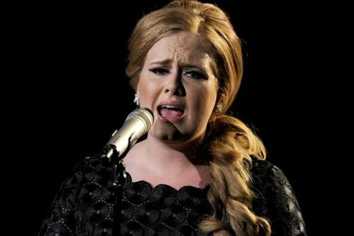 Adele se luce en la portada de Vogue