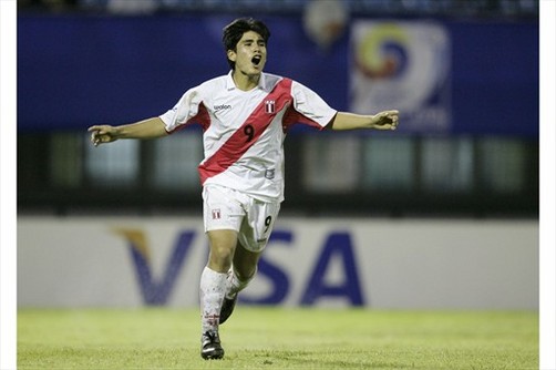 Irven Ávila feliz de haber jugado con Farfán y Pizarro