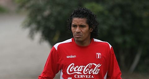 Santiago Acasiete llegó anoche a sumarse a la selección