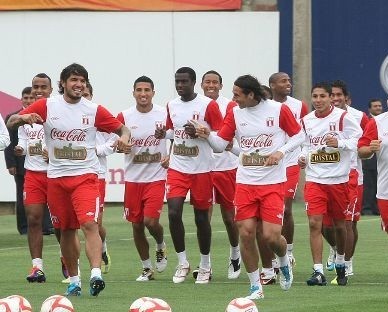 Selección peruana comienza hoy sus entrenamientos con miras al partido ante Ecuador