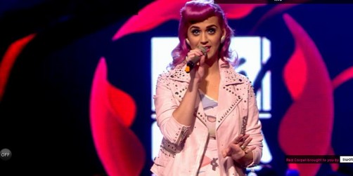 Katy Perry 'galardonada' como la peor vestida de los EMA