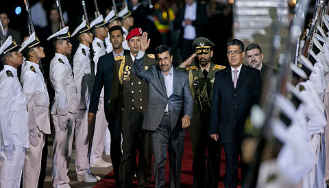 Presidente de Irán llega a Caracas