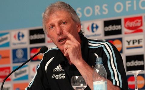 José Pekerman volvió a Colombia para comenzar trabajos para duelo con Perú