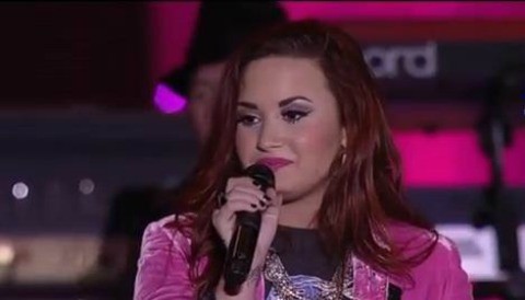Demi Lovato lleva su Unbroken a Chile (Video)