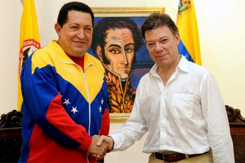 Juan Manuel Santos agradece a Hugo Chávez captura de paramilitares en Venezuela