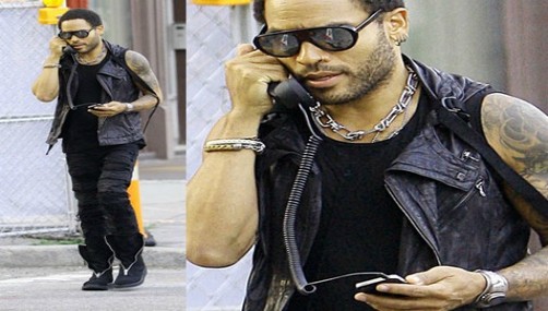 Lenny Kravitz impone moda con un Retro Handset