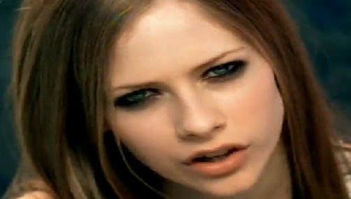 Avril Lavigne se siente contenta por sus fanáticos en el mundo
