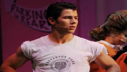 Nick Jonas en el estreno Hairspay (video)