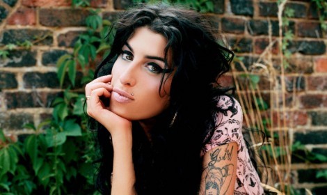Amy Winehouse pagaba su ex por cada beso