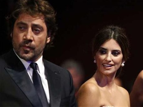 Penélope Cruz se encuentra con su esposo y su hijo en Sarajevo