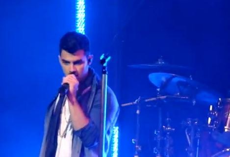 Joe Jonas en concierto en Boston (video)