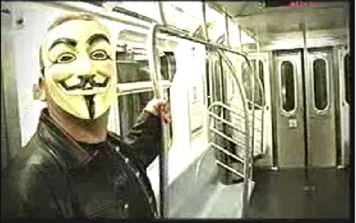 Al estilo 'Anonymous' Beto Ortiz anuncia su regreso a Frecuencia Latina (Video)