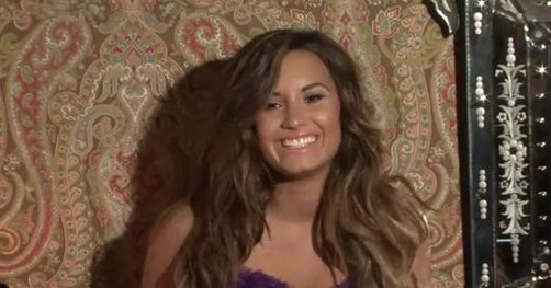 Demi Lovato en el detrás de cámaras para la revista Latina
