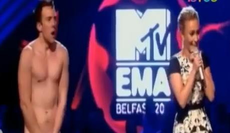 Hombre desnudo irrumpió en los MTV EMA 2011