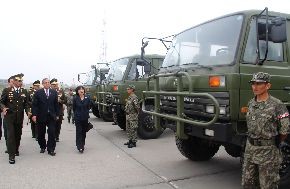 Vehículos chinos son donados al Ejército peruano