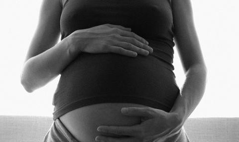 Infertilidad y problemas en el embarazo aumentan en mujeres que retardan demasiado la concepción